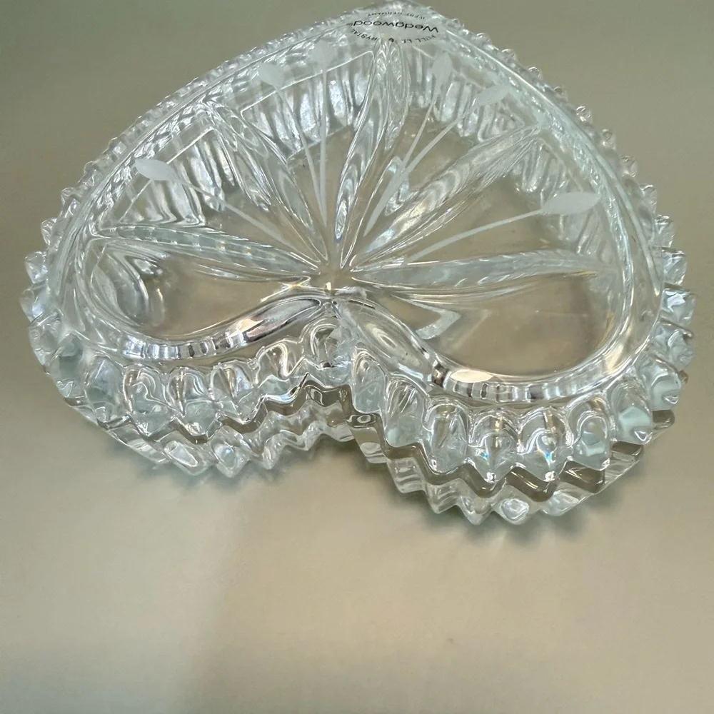 Wedgwood heart-shaped lead crystal trinket box. Full Led Crystal